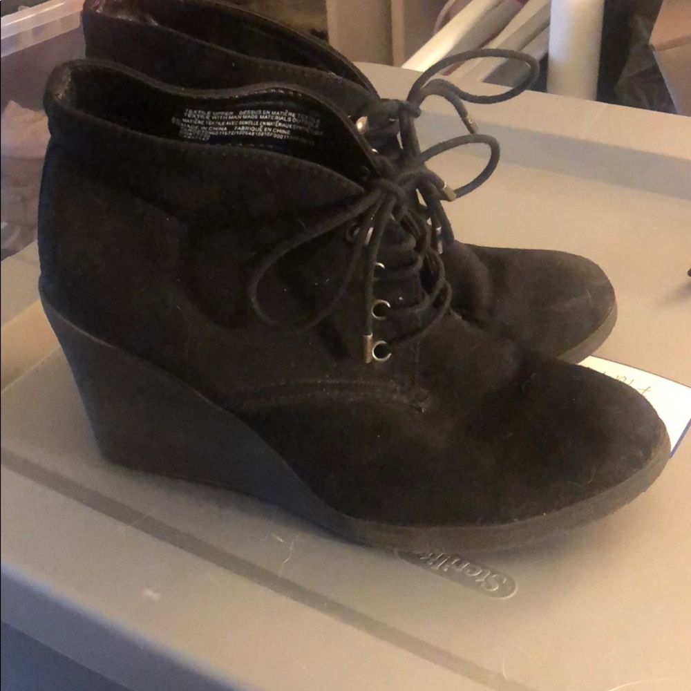 🌻Black suede lace up booties